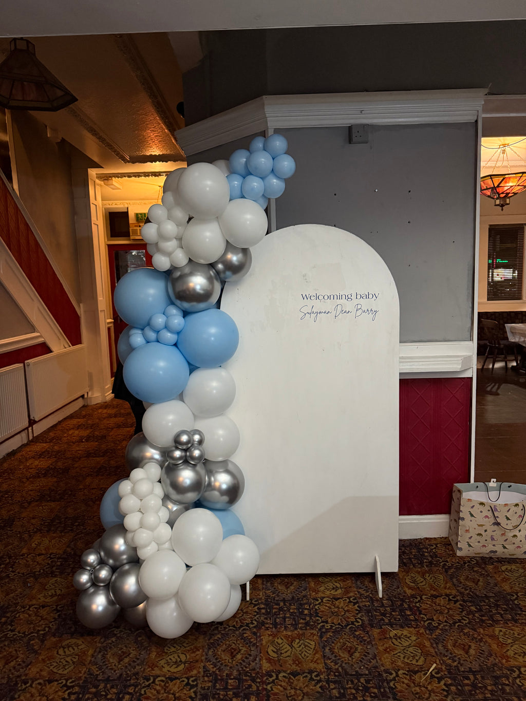 Singular board with balloons