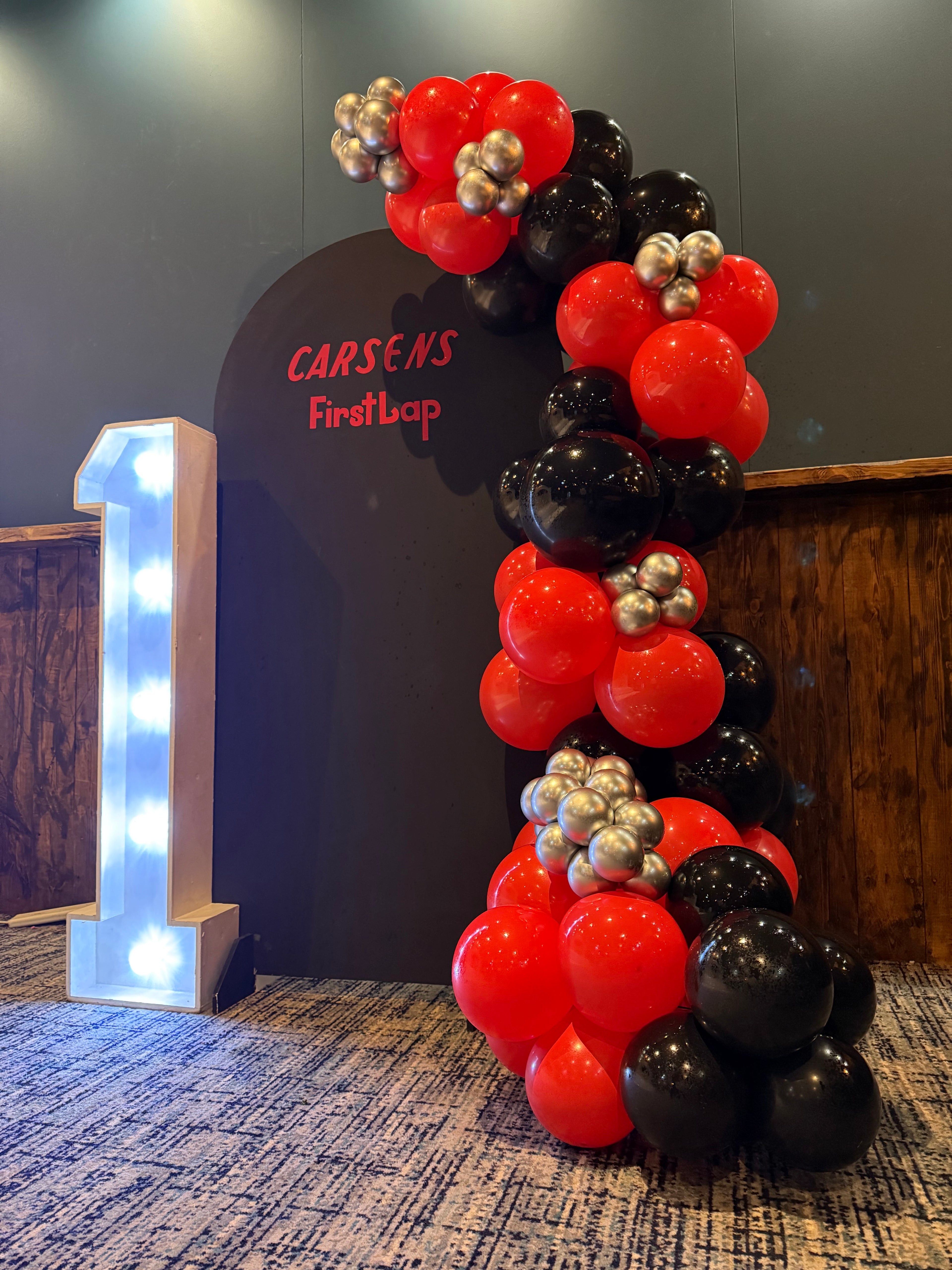 Singular board with balloons