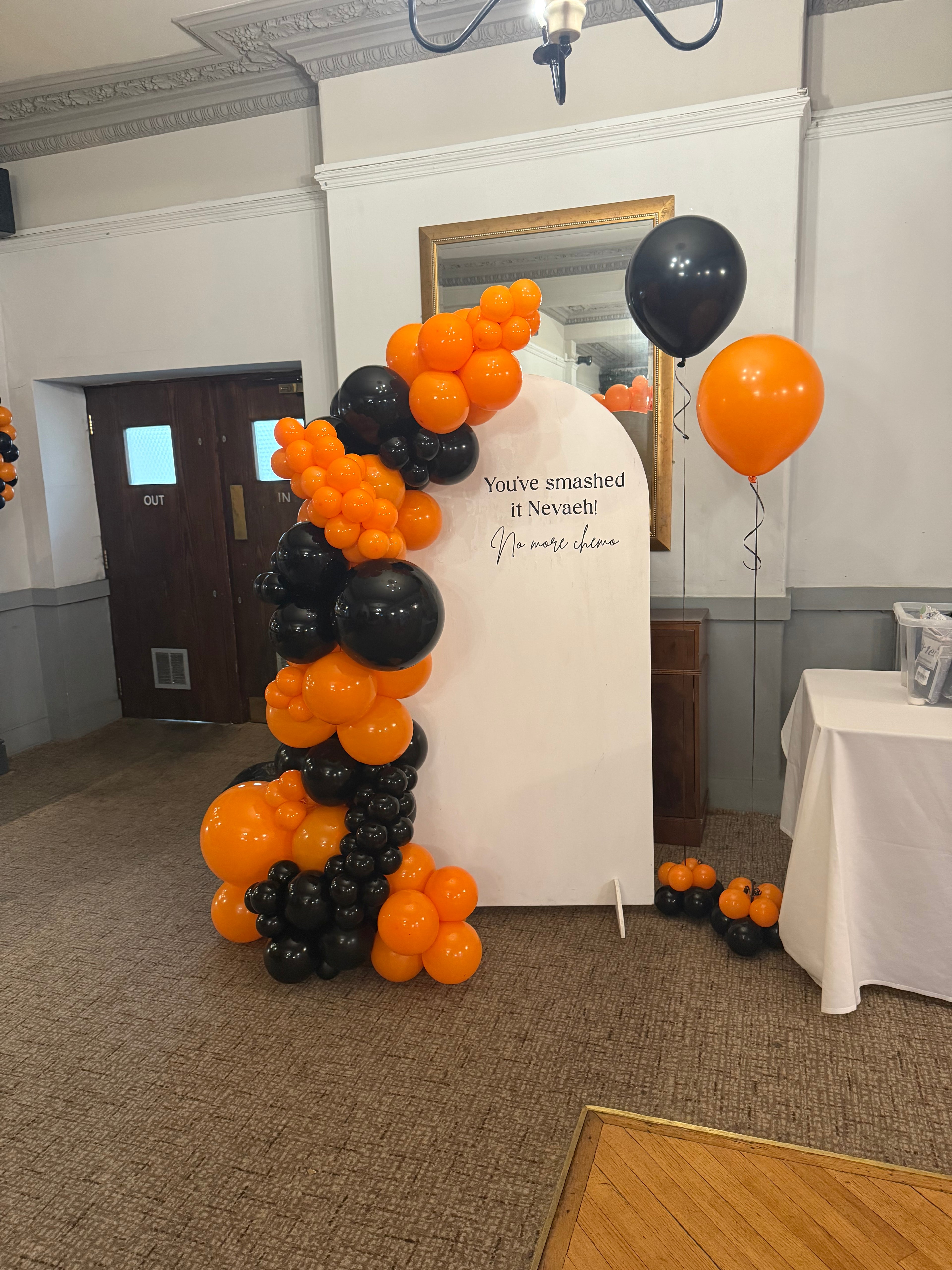 Singular board with balloons