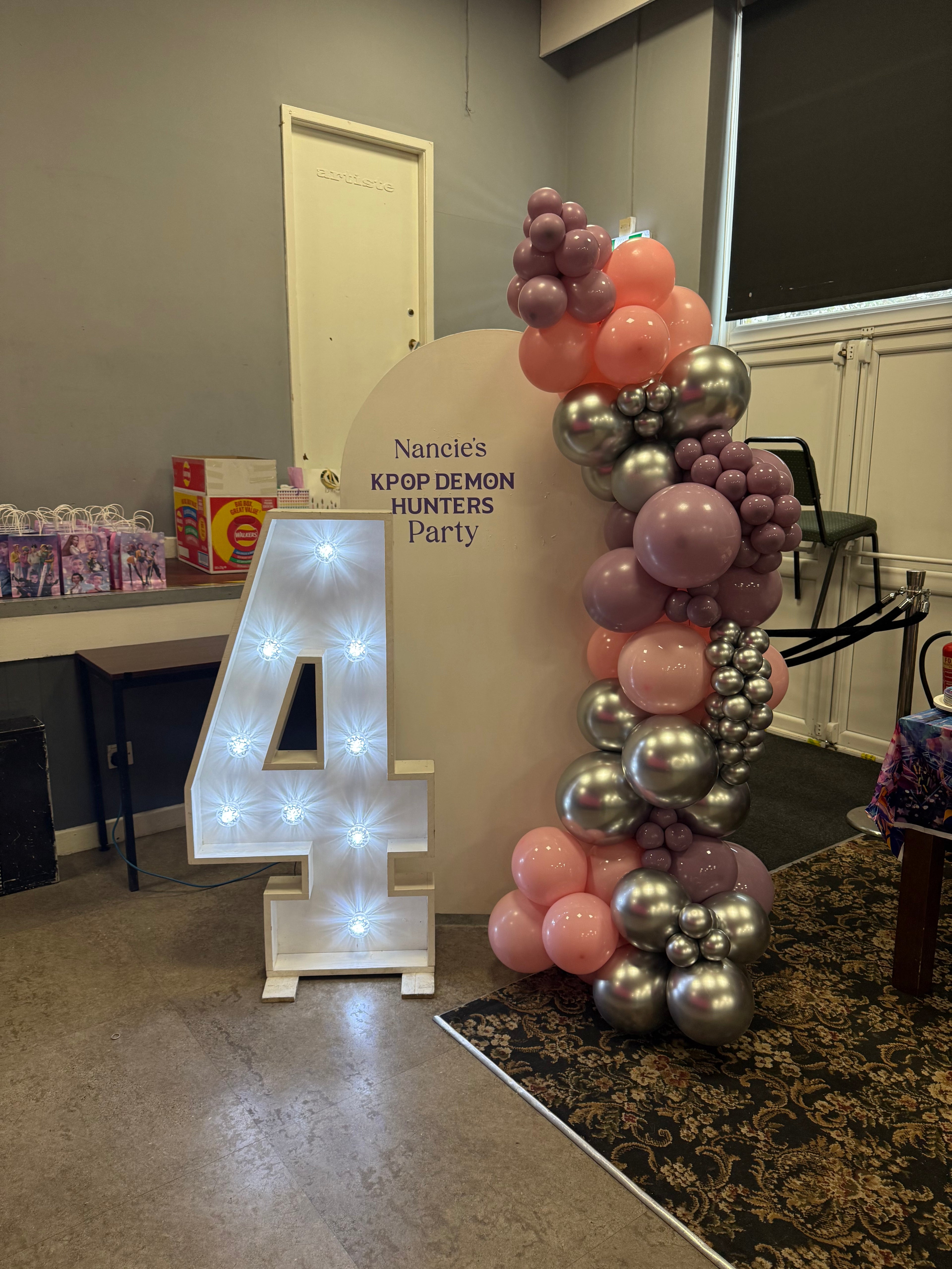 Singular board with balloons